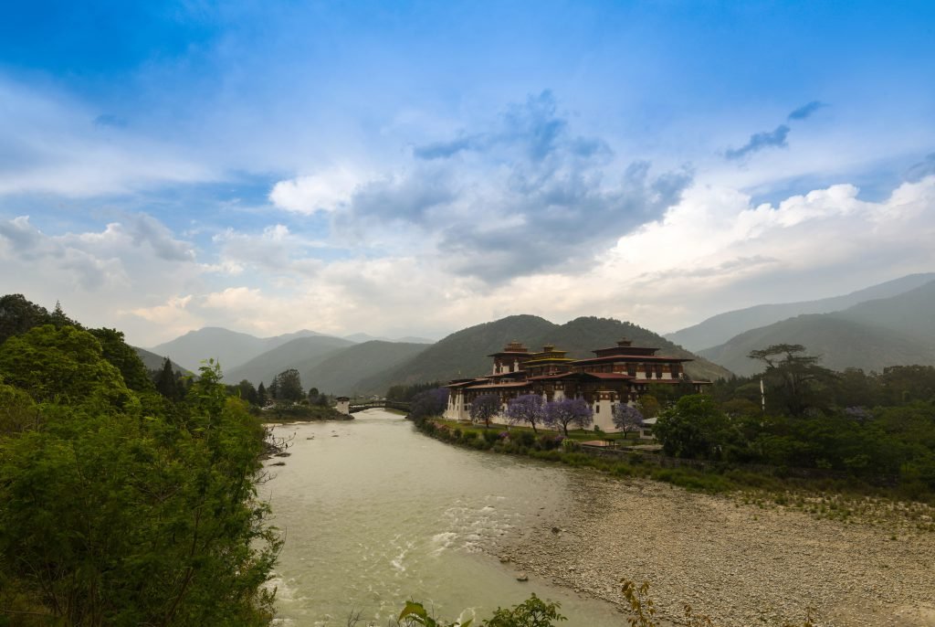 punakha dzong-min